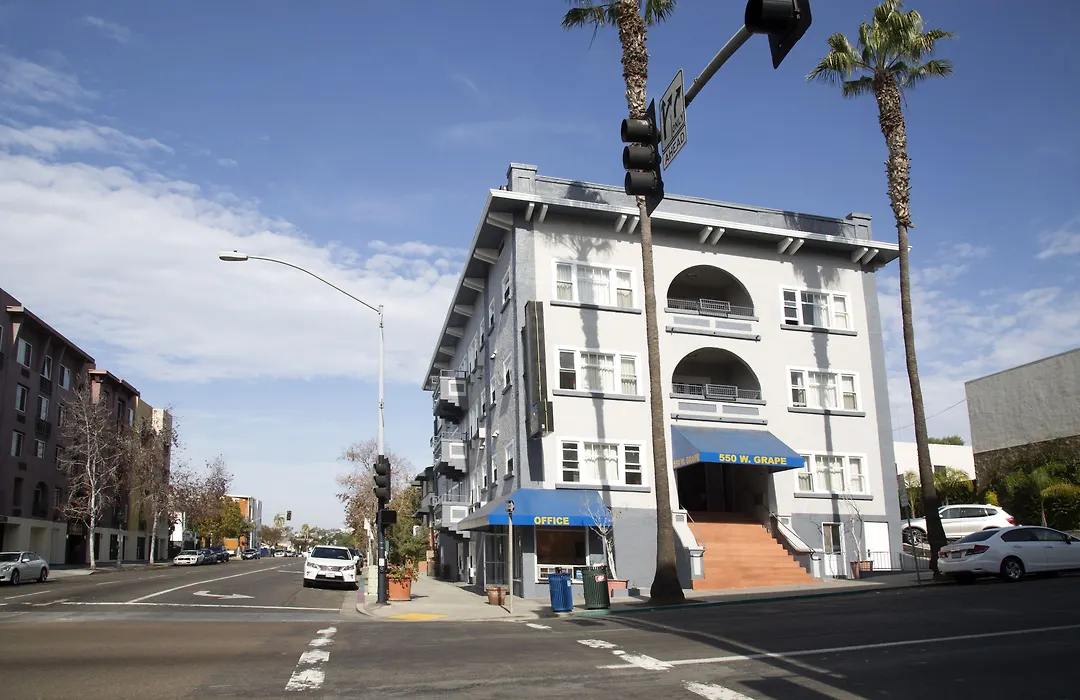 Harborview Inn & Suites-Convention Center-Airport-Gaslamp-Seaworld-Zoo-Balboa Park-1